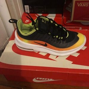 Nike Air Max axis